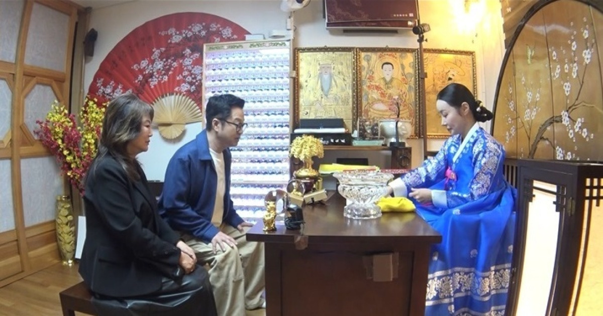 지상렬♥신보람, 공개 열애 후 내년 결혼식? 무속인 "반지 보여"