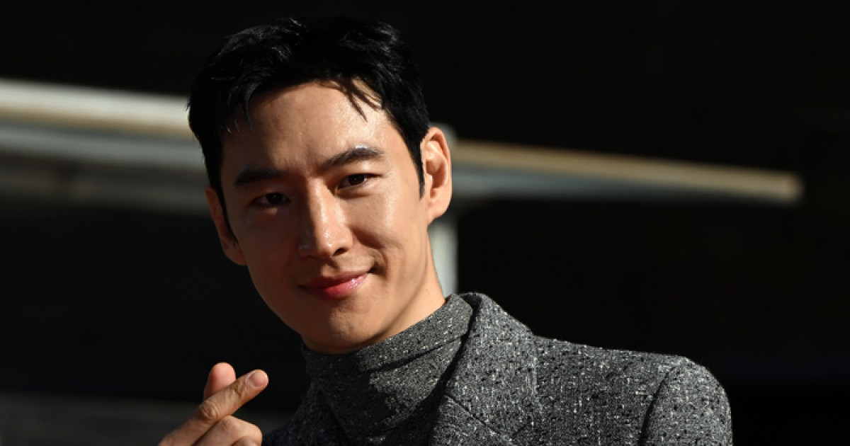 “이 말투 킹받네”…이제훈, 돈다발 든 ‘혀 짧은 호구’로 변신(‘모범택시3’)