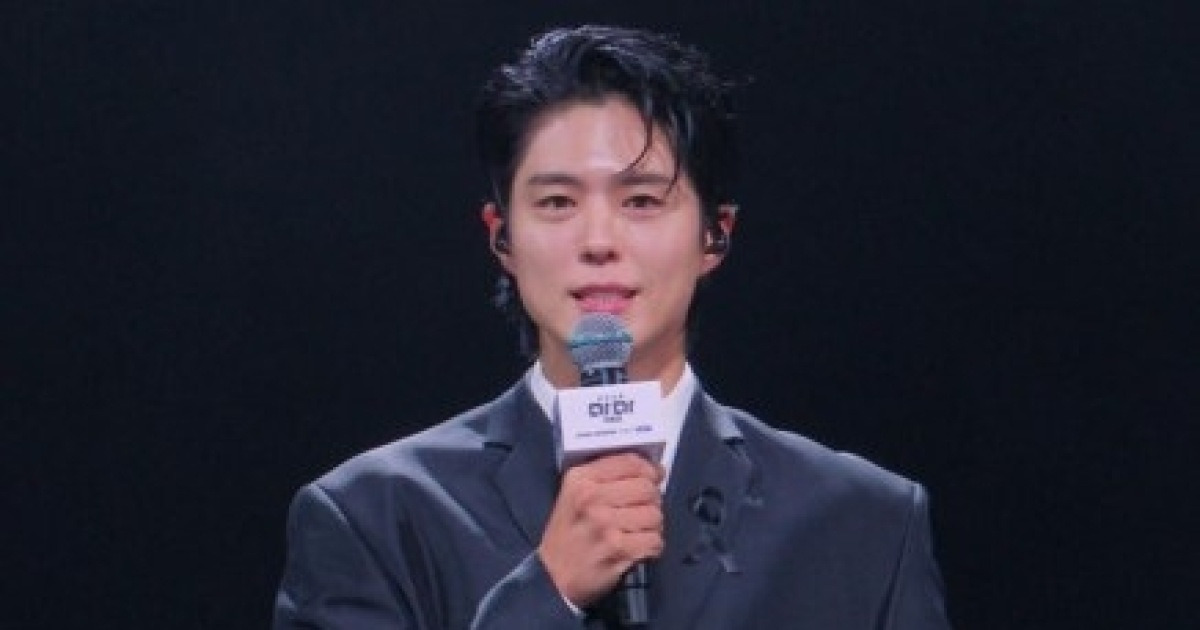 검은 슈트의 박보검 “깊은 위로”…홍콩 참사 속 ‘MAMA’, 축제 대신 애도 택했다