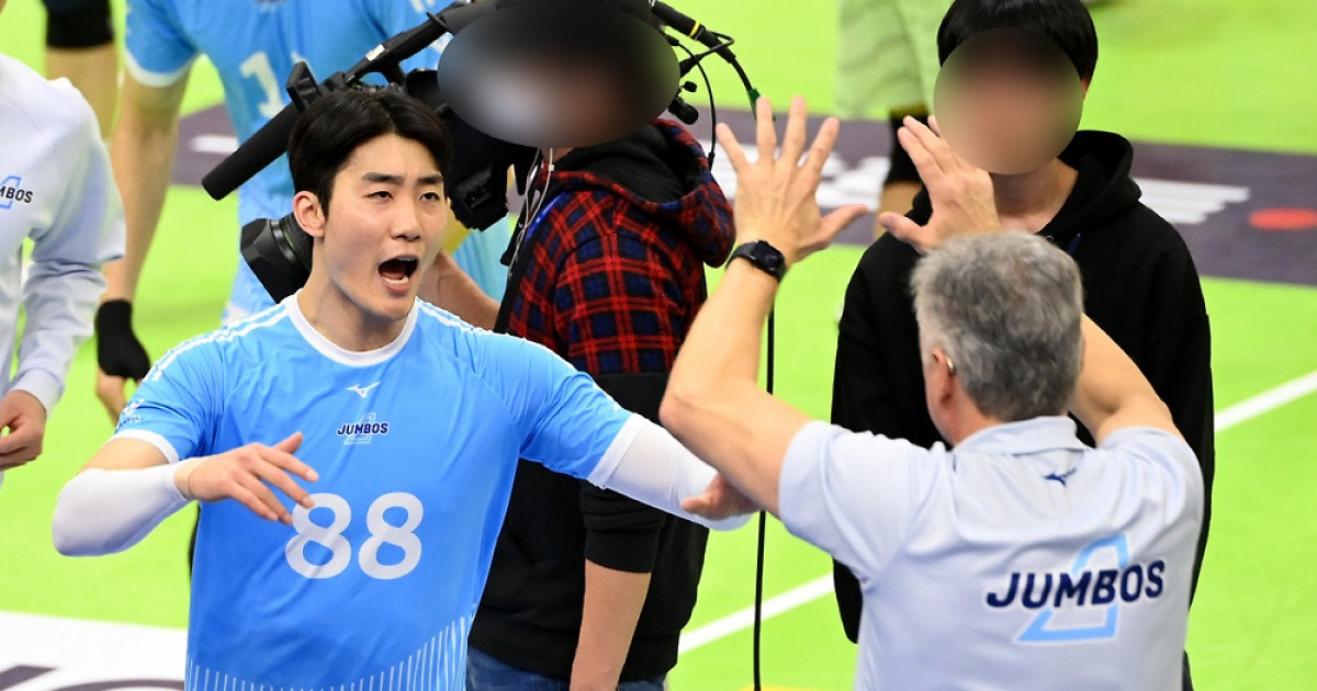 마음껏 웃었다! '노림수' 적중한 사령탑의 칭찬 릴레이 "완벽한 승리, 더 무서워질 일만 남았다" [수원승장]