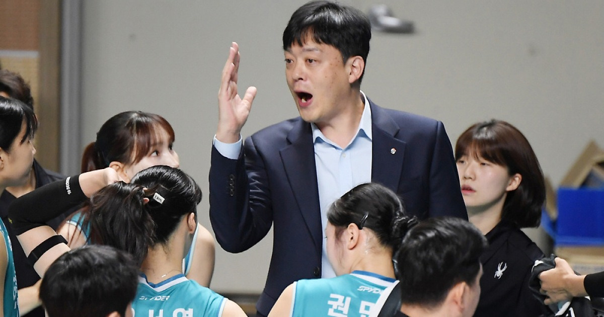 이영택 감독의 특별한 승리 인사 "허세홍 구단주님, 작은 승진 선물이 됐으면 합니다" [장충 현장]