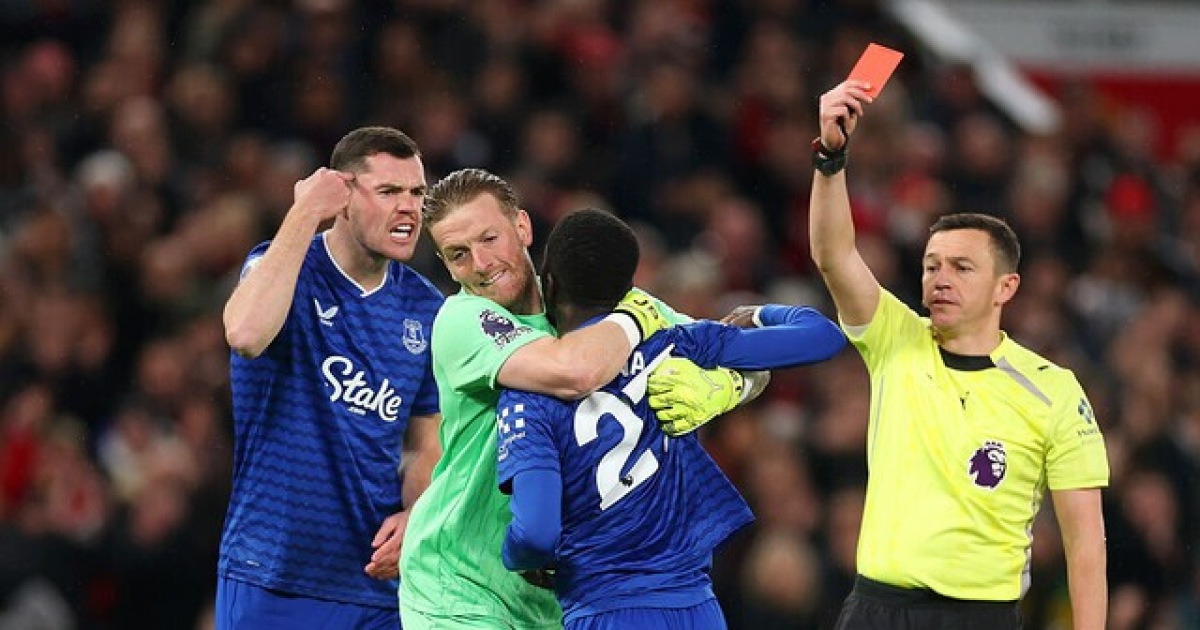 "왜 기각됐는지 설명도 없었다"… 동료 뺨 때리고 퇴장당한 에버턴 MF 게예, FA 항소 기각→ 3경기 징계 확정