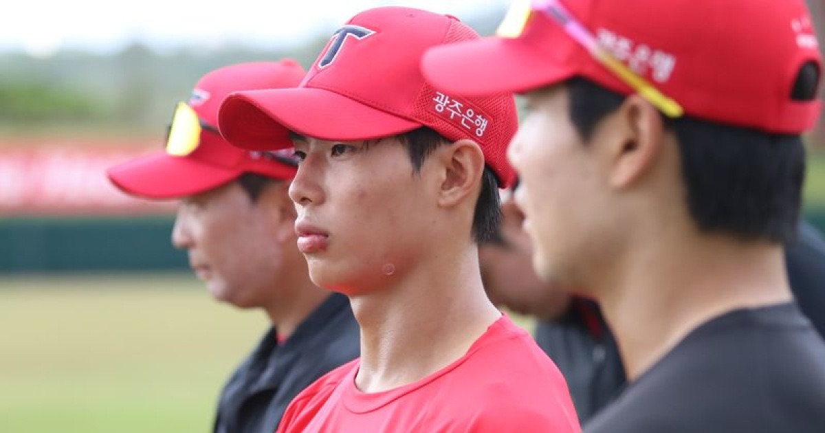 “신인 김민규, 동나이대 김호령보다 타격 낫다”… 이범호 감독이 극찬한 '차세대 중견수' 누구길래?