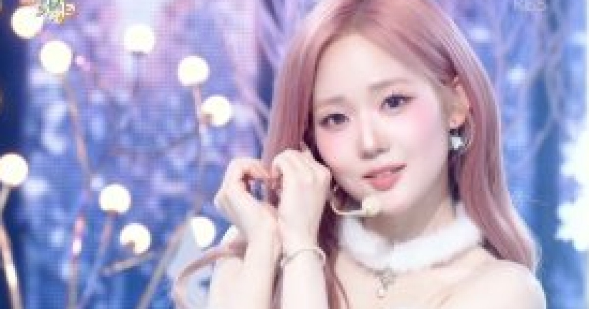 트리플에스 미소녀즈, '뮤직뱅크' 물들였다…'크리스마스 얼론' 눈길