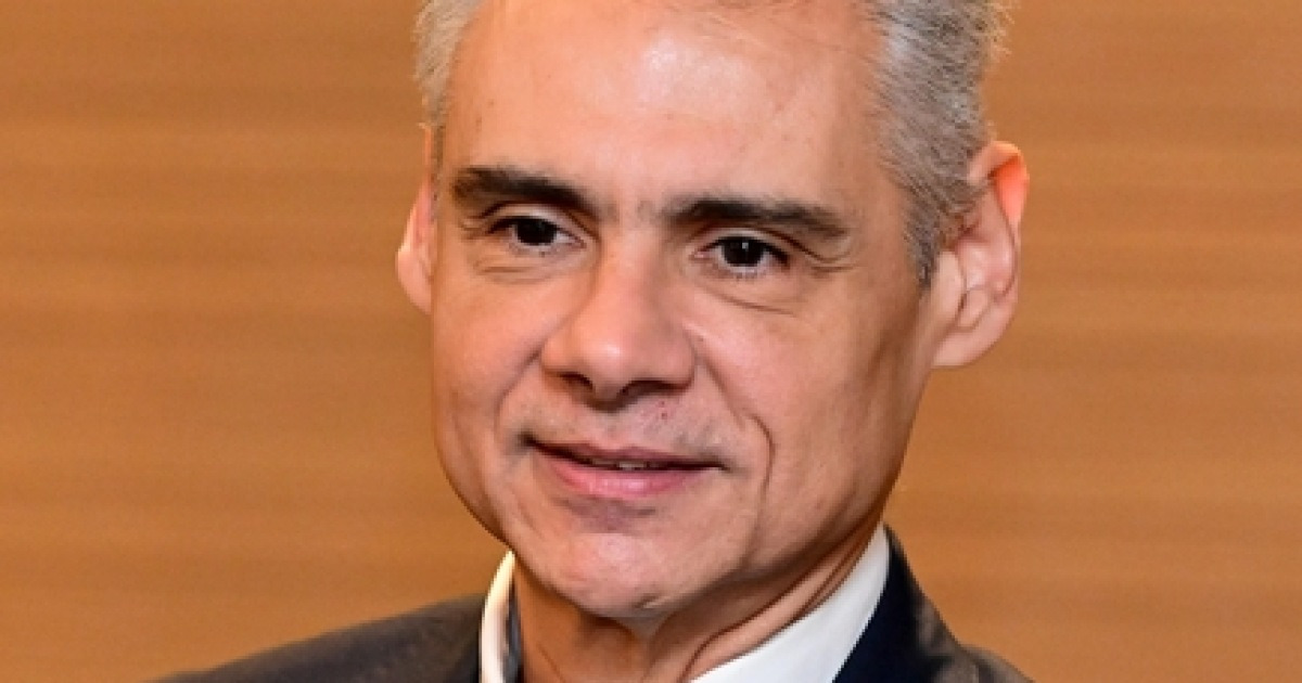 레오 막아라 vs 레오 살려라…KB손보·현대캐피탈 지략 대격돌