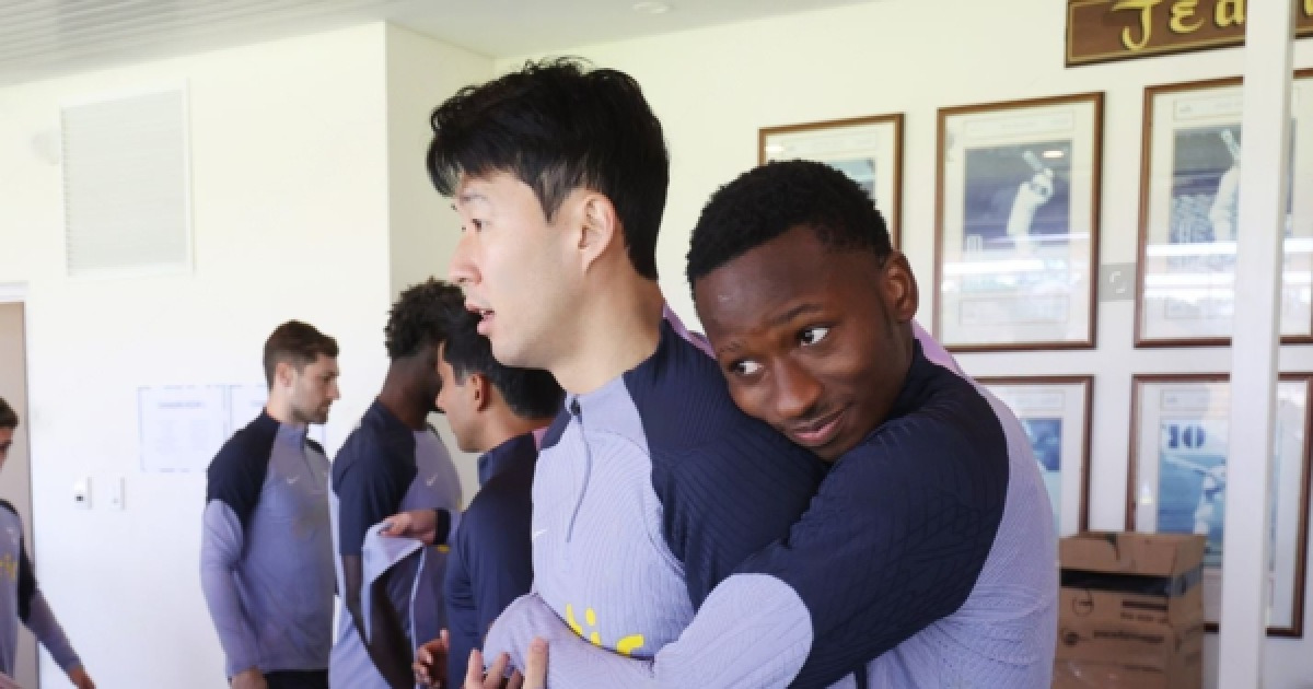 “흥민이 형은 내 인생 최고의 사람” 애정 넘쳤던 02년생 MF, ‘PSG전 대패 원흉’으로 지목됐다…”끔찍한 퍼포먼스”