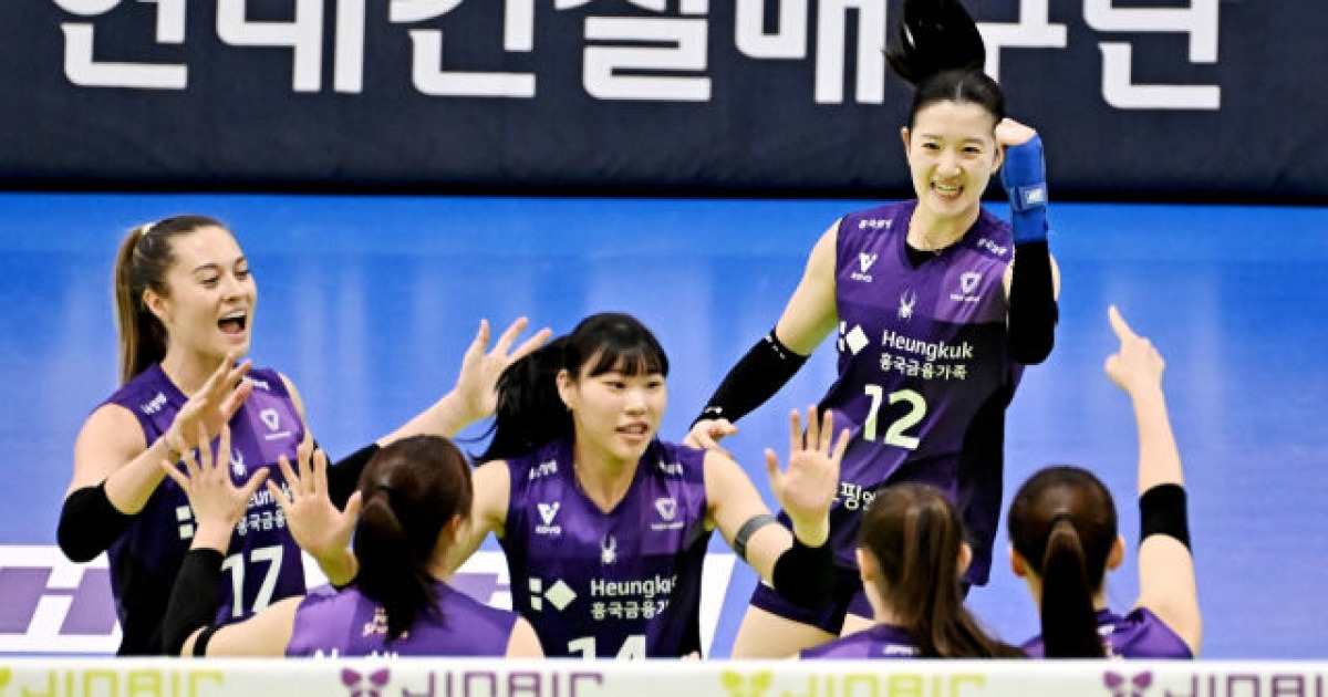 '여자부 첫 매진' 뜨거웠던 수원 혈투, 흥국생명이 웃었다...레베카 28점 폭발+서브 효과! 현대건설 3-0 완파→1R 패배 설욕 [MD수원]