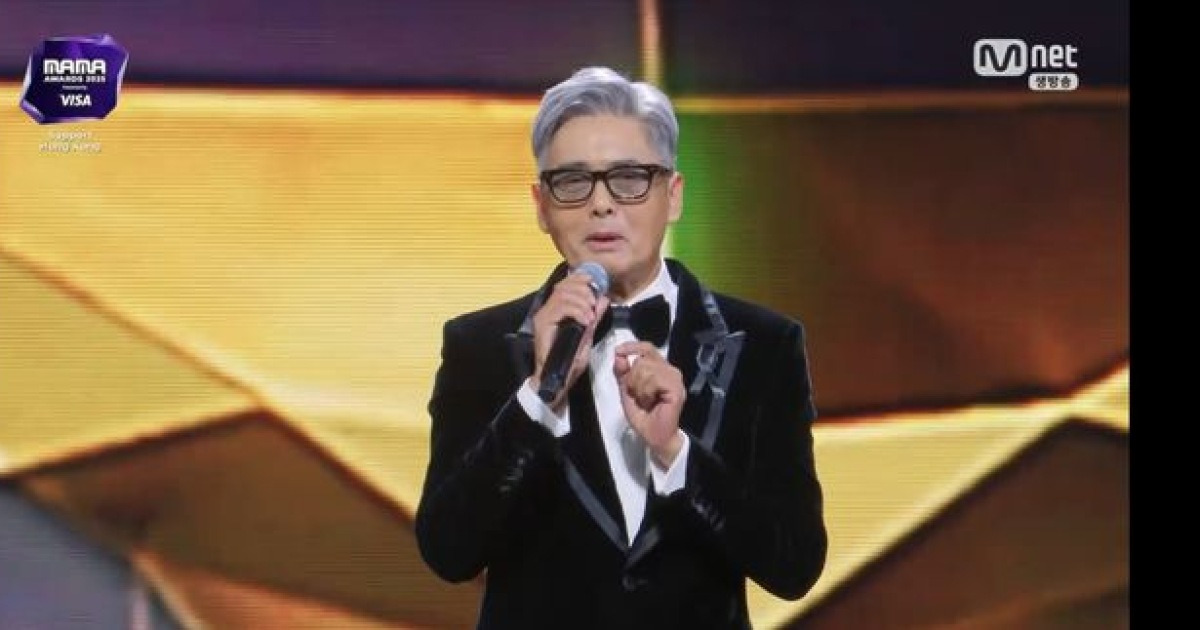 주윤발, 홍콩 '마마 어워즈' 출연…"화재 희생자 위해 묵념"