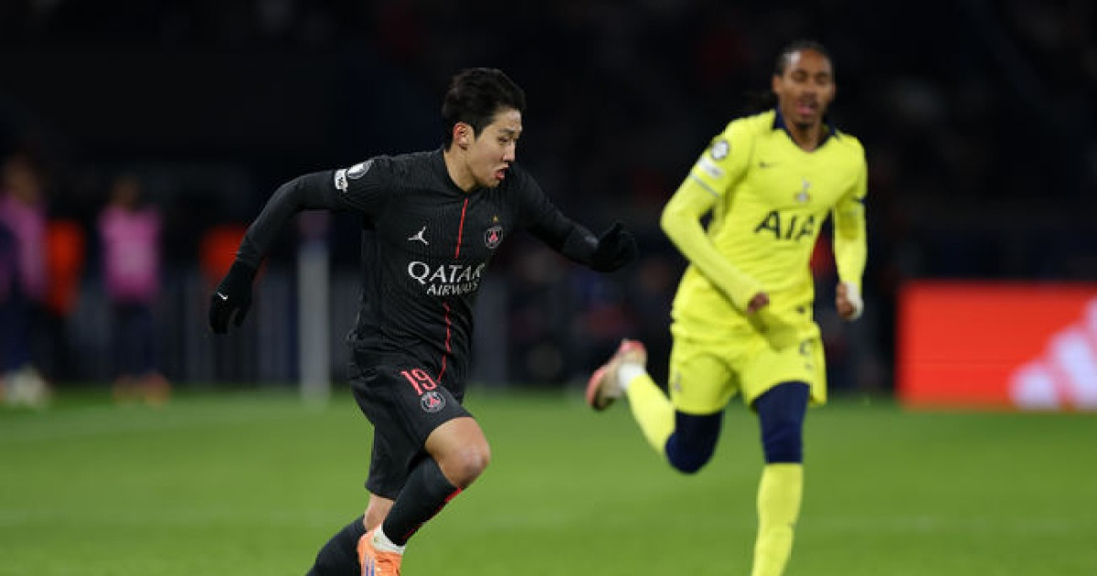 PSG 현지 팬들, 이강인 선발 요구...'경쟁자' 바르콜라 대신 선택받았다