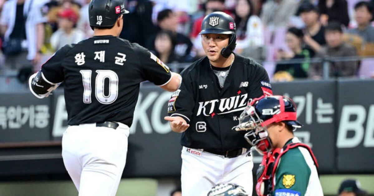 FA 미계약인데 팬 축제 참석 실화냐, 장성우-황재균 잔류할 결심? “KT 위즈 로열티 높은 선수들” [오!쎈 수원]