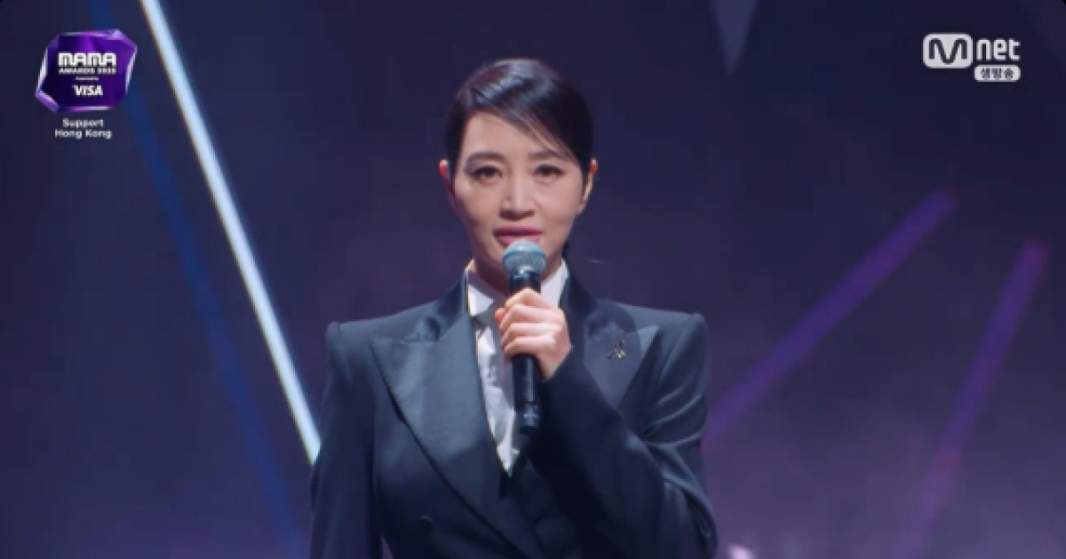 '2025 마마' 김혜수, 오프닝서 추모 리본 패용+홍콩 참사 애도.."마음 무거워"[스타이슈]