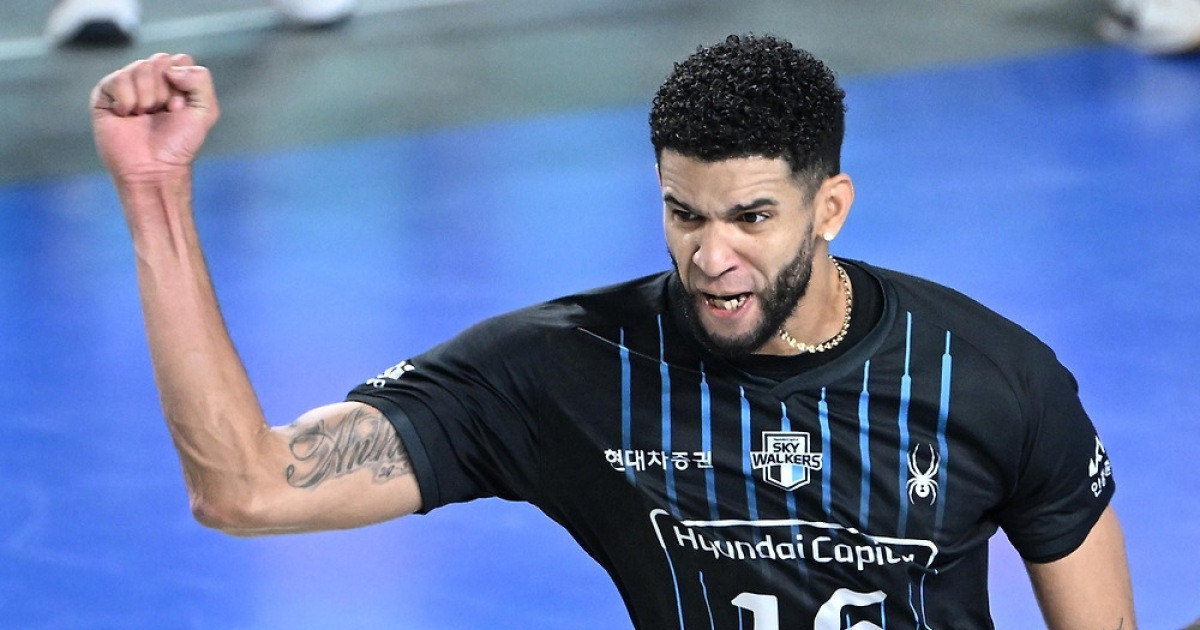 레오나르도 KB손보 감독 "레오 막으려고 블로킹·수비에 집중"