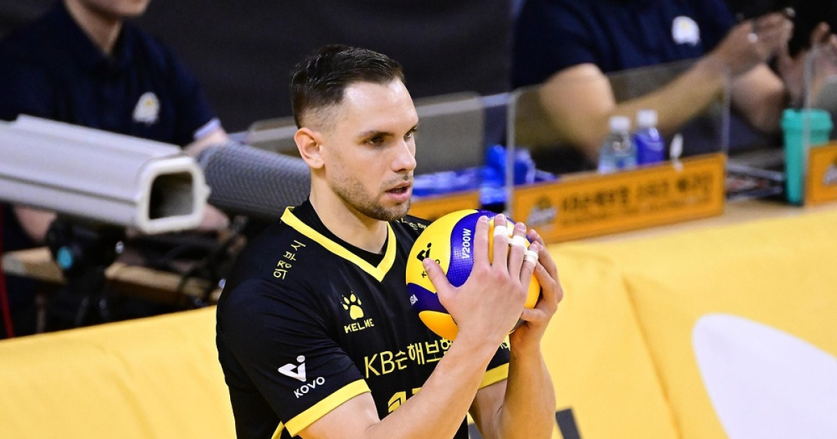 '무릎 통증' 안고 뛴 비예나, 수비서도 기여…풀세트 승리 앞장