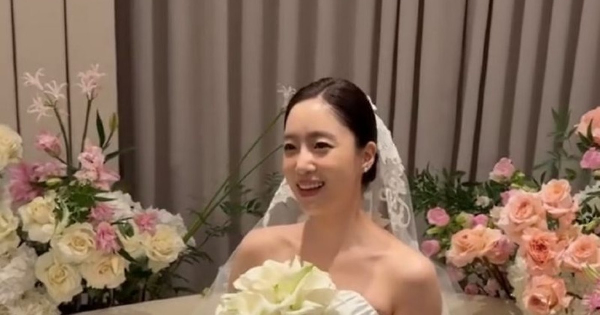 함은정, 오늘(30일) 김병우 감독과 백년가약 '눈부신 드레스'…축사는 하정우