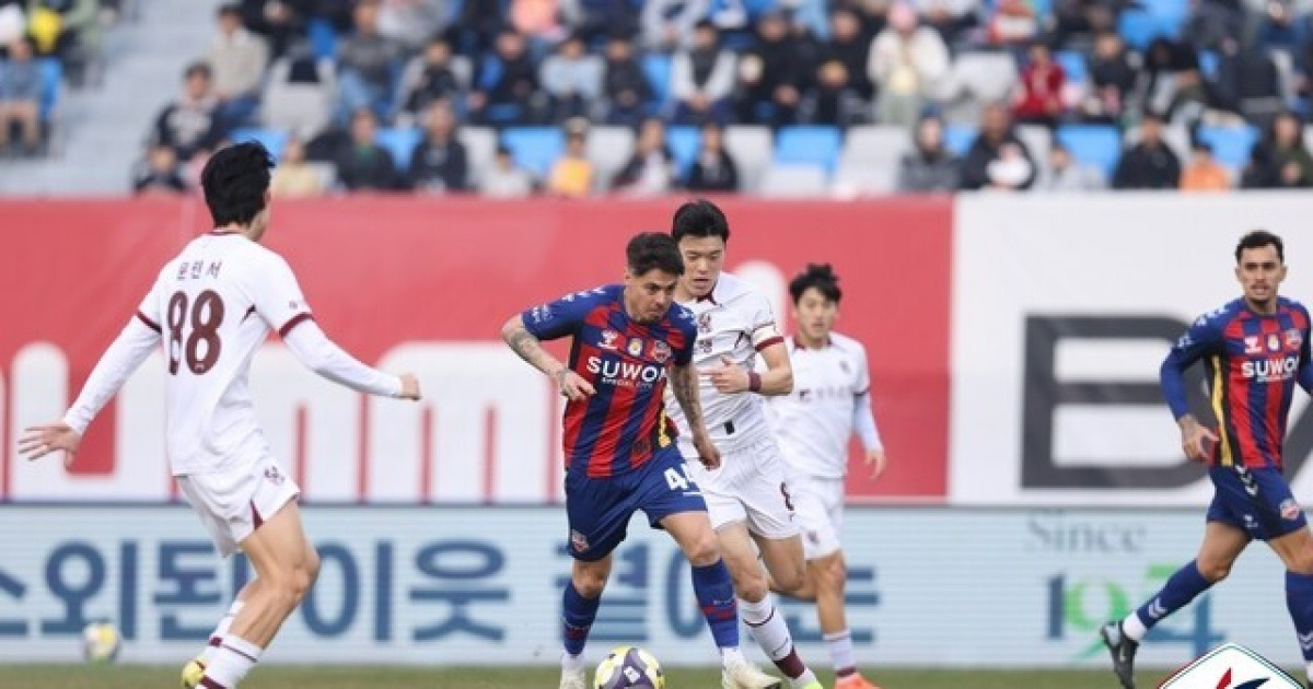 [BE.현장] '다이렉트 잔류' 위해 무조건 이겨야 하는데... '싸박-윌리안 총출동' 수원FC, 광주와 전반 0-0 '現 10위로 승강 PO권'