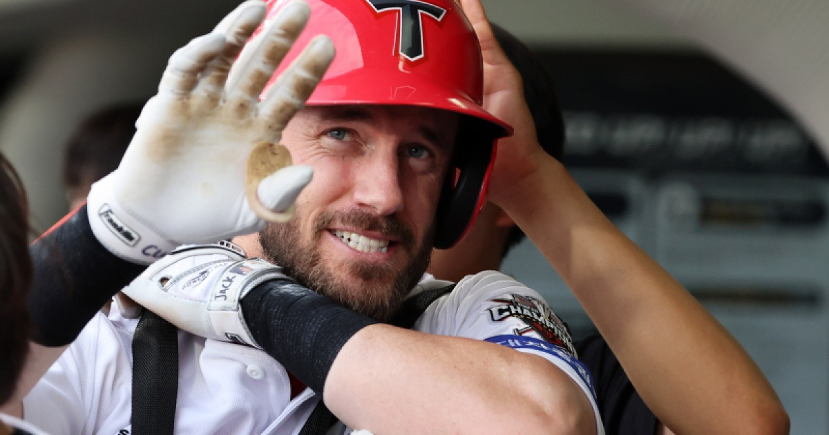 KIA는 왜 35홈런 타자 위즈덤의 보류권을 풀었을까 [IS 비하인드]