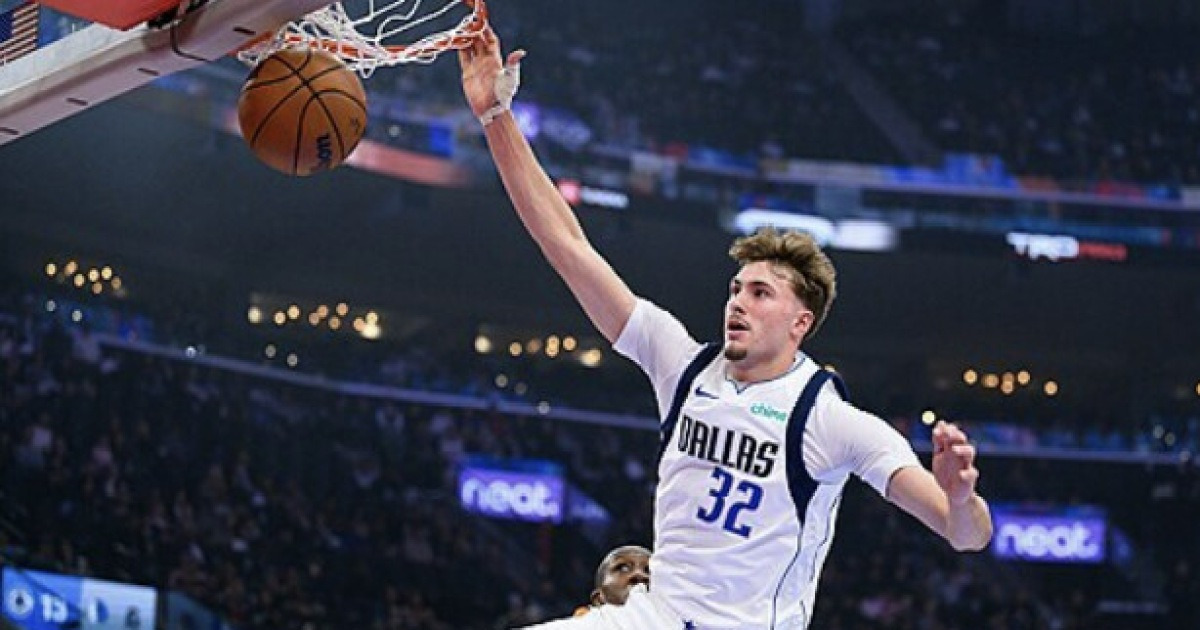 ‘르브론 간발의 차로 제쳤다!’ 플래그, 최연소 35+점 폭발…댈러스 3연패 탈출 주도