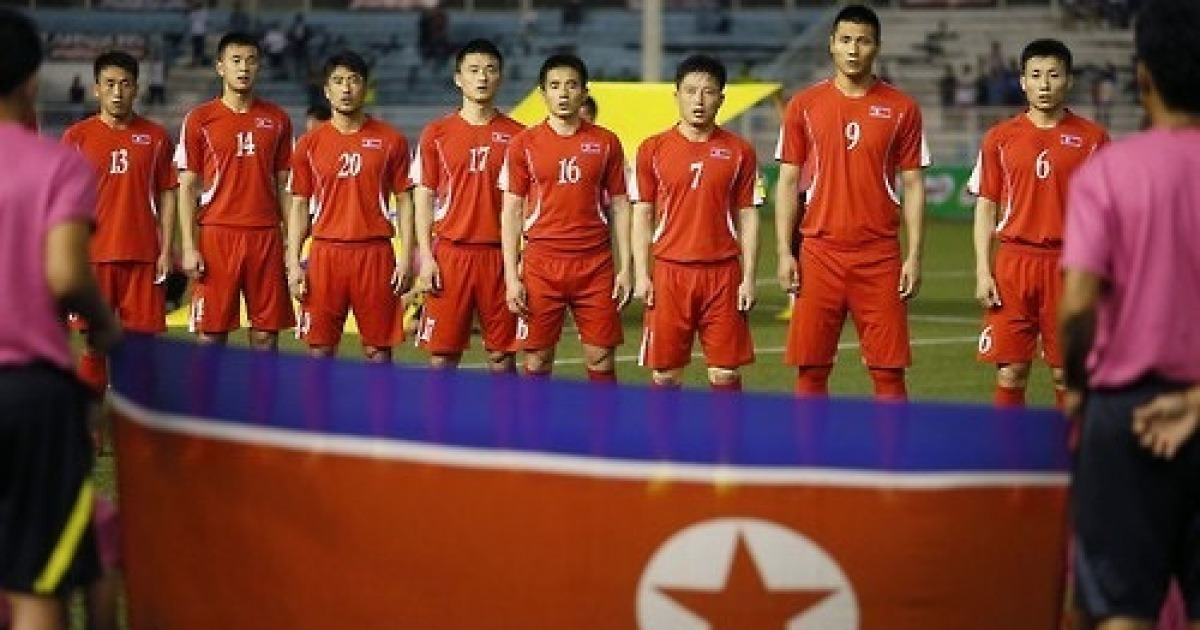 [스포츠박사 기자의 스포츠용어 산책 1619]  북한에선 왜 '골킥'을 '날리기'라고 말할까