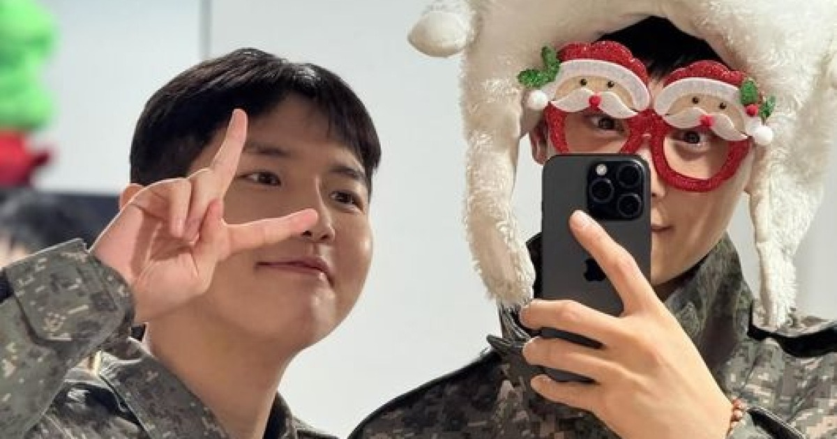"군대에선 이런 모습?"...차은우, 김재환과 '산타 안경' 쓰고 귀여움 극한 찍었다