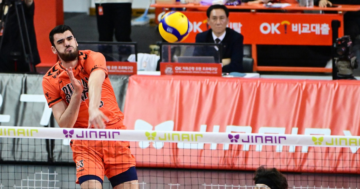 ‘디미트로프+차지환 45득점 합작’ OK저축은행, 우리카드와 풀세트 접전 끝에 승리 후 4위 도약