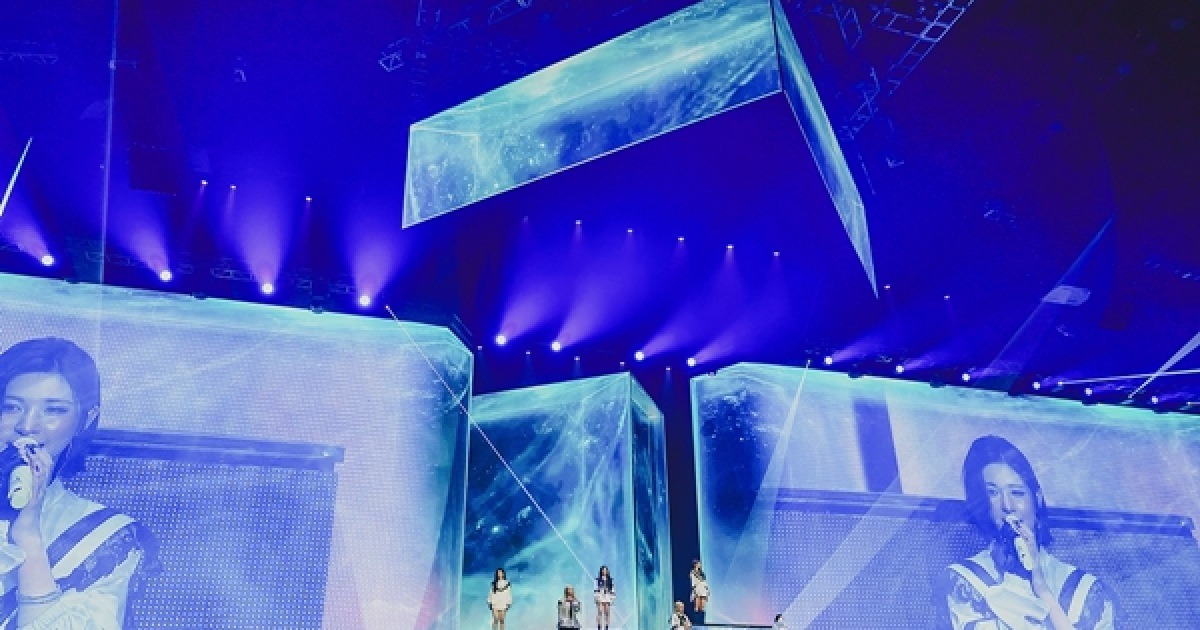 NMIXX's First World Tour Sold Out… Haewon: "Excited to see the venue full of fans" [ST On-Site]