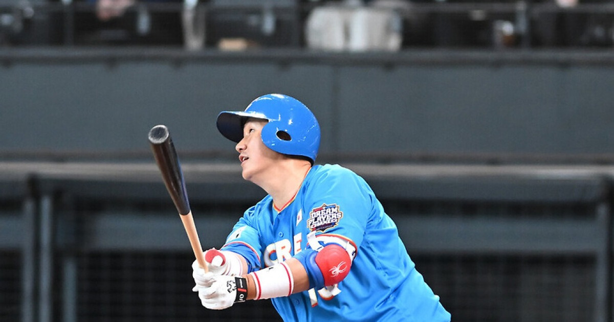 '조선의 4번타자' 이대호 미쳤다, 日레전드에 2루타→2루타→홈런 폭발…韓레전드 작년 패배 완벽 설욕