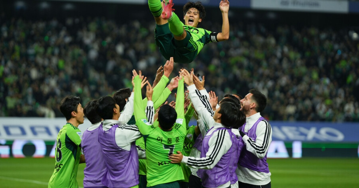 [SPO 현장] 전북의 전설이 된 '25번' 최철순 "나를 능가하는 선수가 나왔으면 해요"