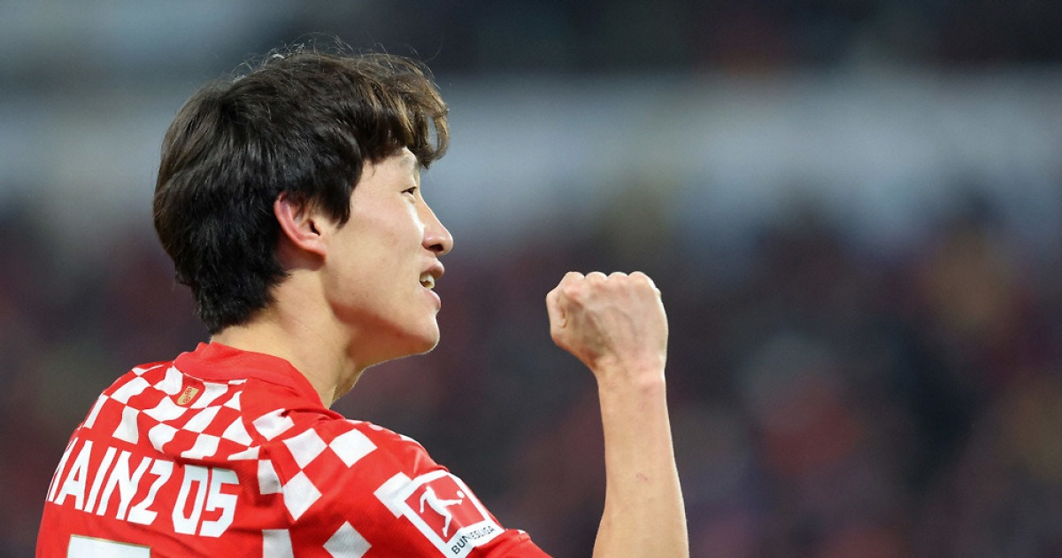 '홍명보호 초비상' 국대 10번 韓 축구 에이스, 초유의 강등 위기...0-4 대참사, 꼴찌 추락 '8경기 무승'