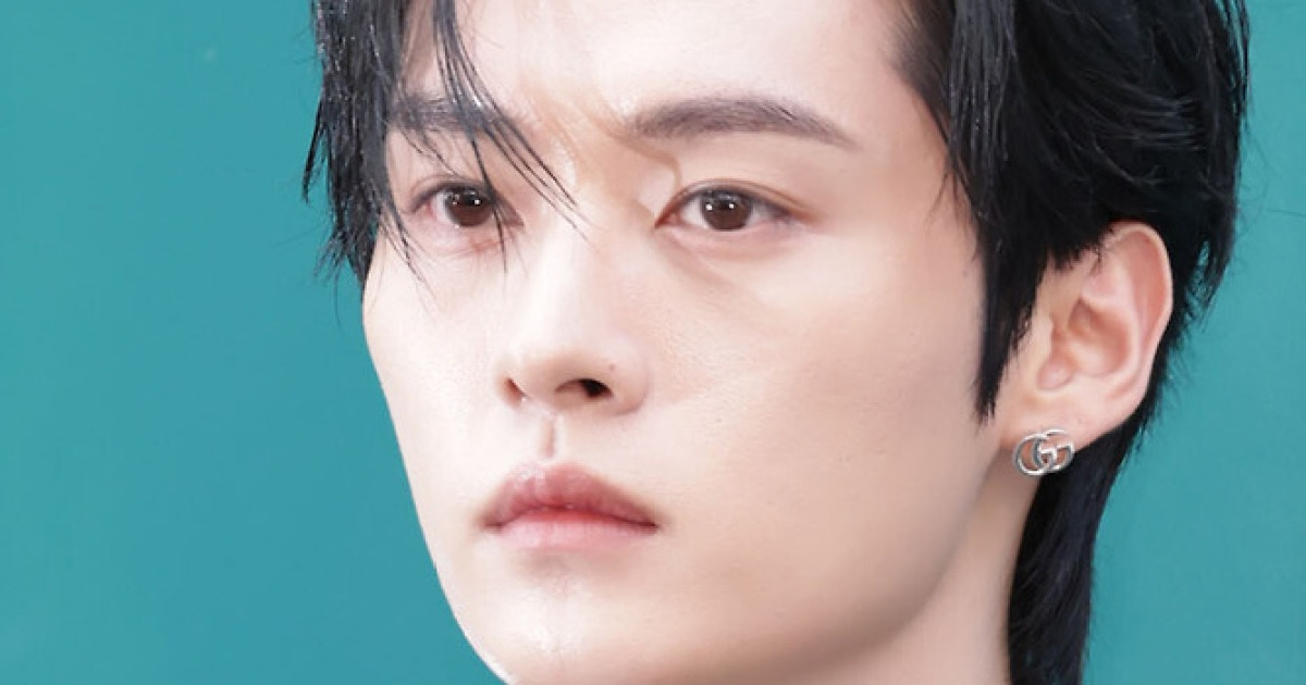 스트레이 키즈 리노, 휠체어 타고 입국 "'마마' 무대 도중 발목 부상"