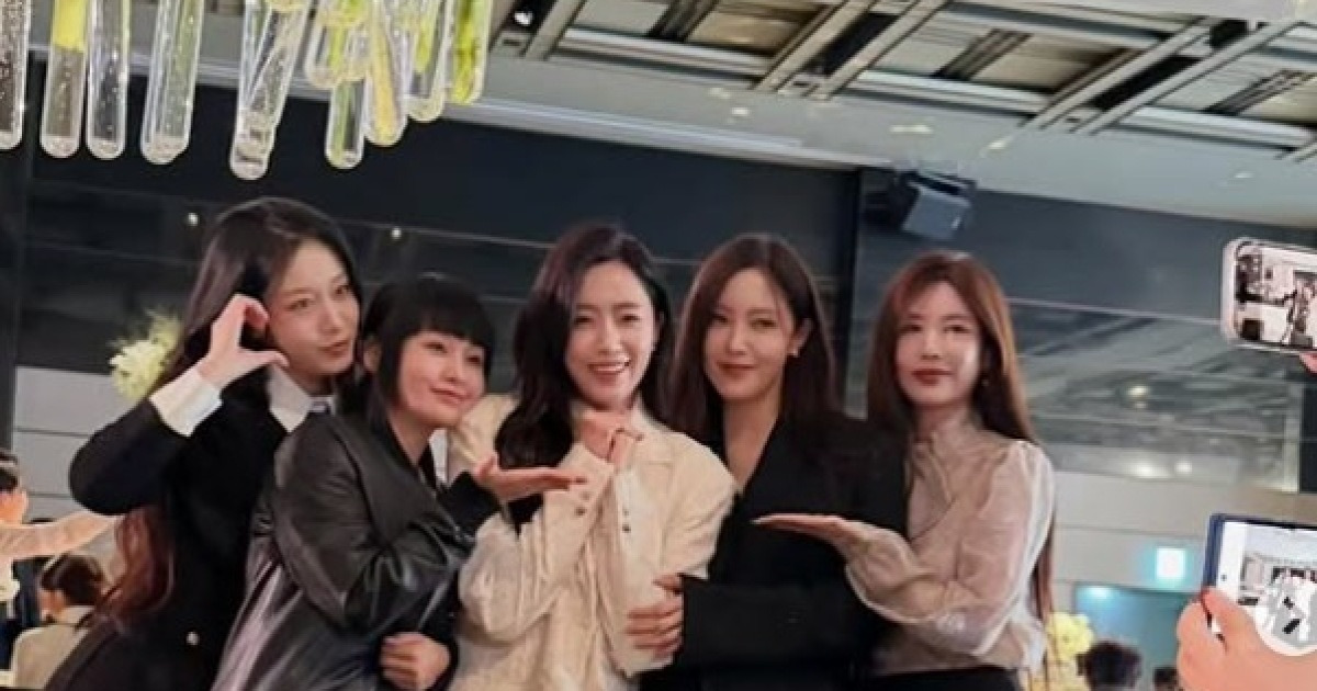 함은정♥김병우, 눈물의 결혼식…"티아라 멤버들 한자리에"