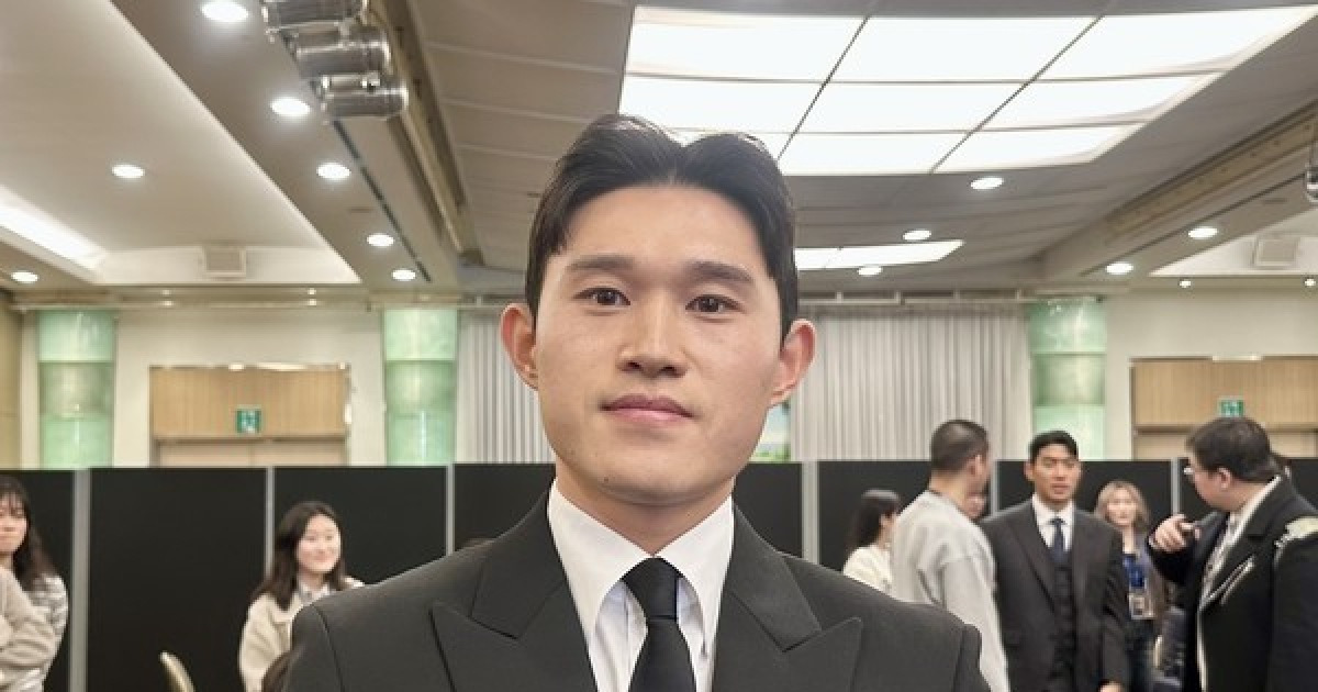 홀로 시상식 참석한 이동경