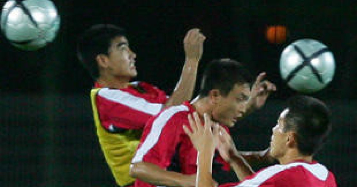 [스포츠박사 기자의 스포츠용어 산책 1620] 북한 축구에서 왜 ‘헤더‘를 ’머리받기‘라고 말할까