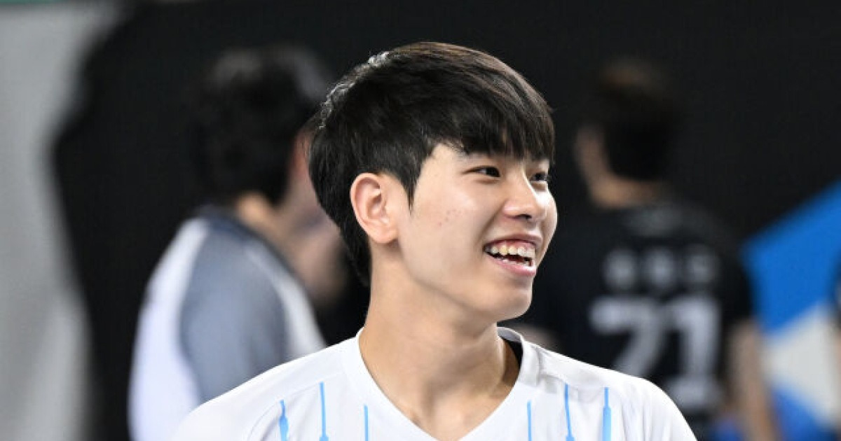 '36-36-36-36-36-10' 국대 철인 리베로에게 무슨 일이…이것 불안하면 안 되는데, 감독 응원하다 "이제 시작이다"