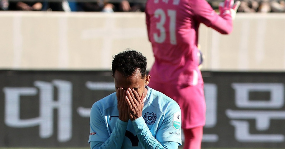 대구, 안양전 2-2 무승부로 10년만에 2부행 수모… 수원FC-제주는 부천-수원과 승강 PO행 [SD 대구 라이브]