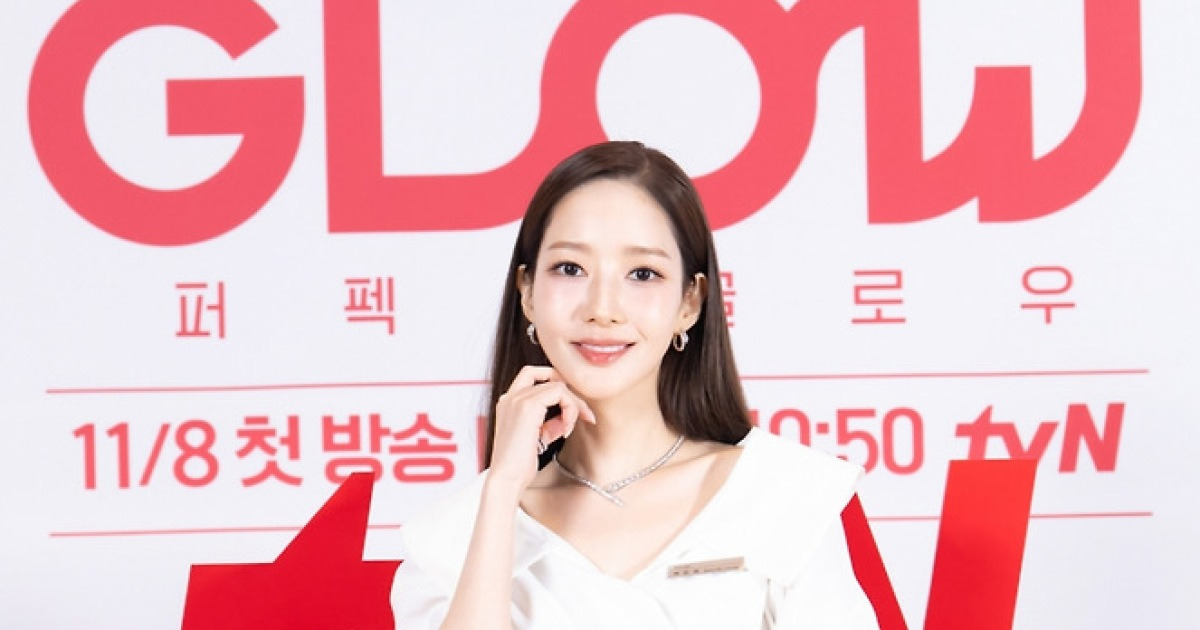 가발 빨고 쿠션 정리하는 데뷔 20년차..박민영, K-뷰티에 'K-인성' 보여줬다 [퍼펙트 글로우][스타이슈]