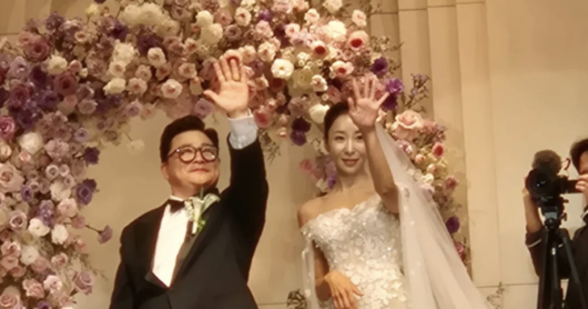 "'하객' 유재석에 ♥원진서 깜짝" 윤정수, 신혼여행 미루고..직접 밝힌 결혼식 비화 [스타이슈]