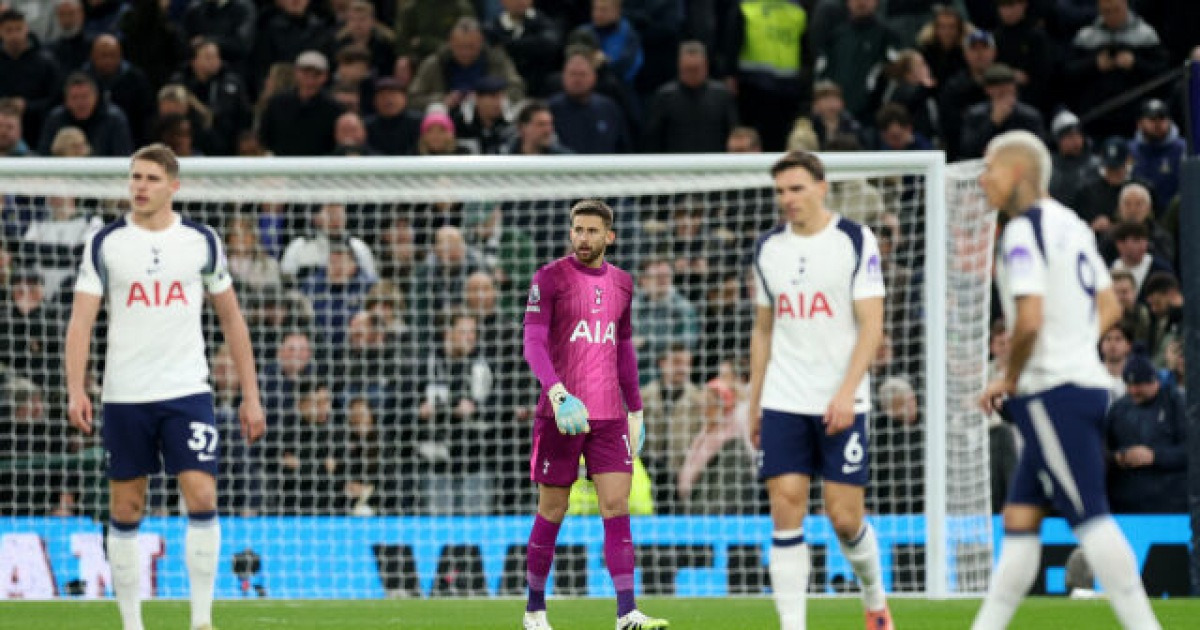 손흥민이 떠난 후 상상할 수 없었던 상황 발생…'팬에게 박수 보내는 동료에게 분노, 선수단과 팬 관계 틀어졌다'