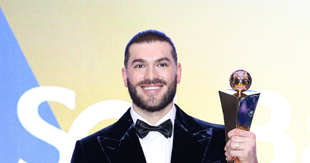 엠엘비닷컴 "폰세, KBO 석권 후 MLB에서 많은 관심…3년 최대 588억 원 예상"