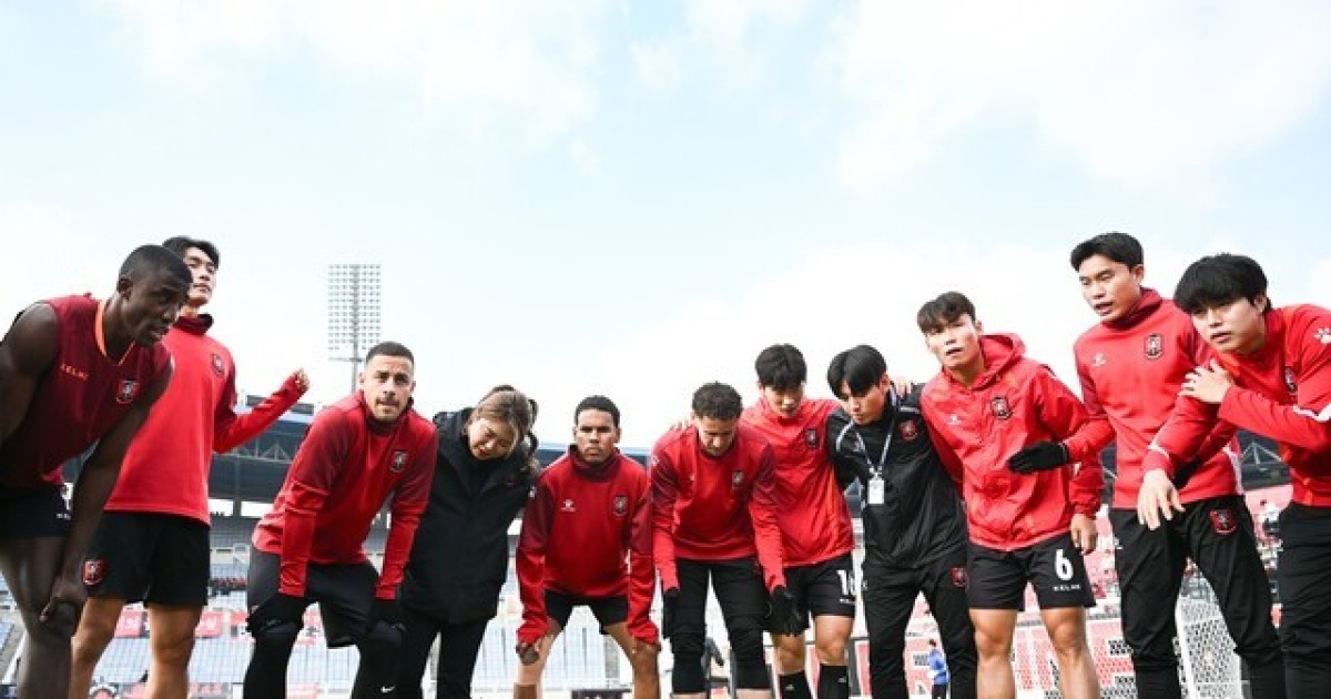 28전 11승 6무 11패, 막상막하다... 부천, 수원FC와 상대 전적 동률 백중세! '구단 최초 승격 해볼만하다'