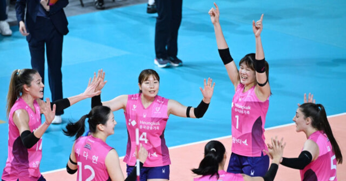 김수지 서브로 흐름 뒤집었다...흥국생명, 0-2→3-2 대역전승...선두 한국도로공사 11연승 막고 3위 도약 [MD인천]