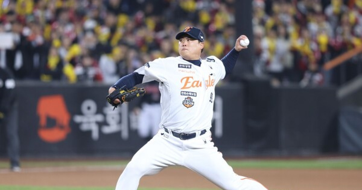 WBC 1차 캠프 포함된 류현진-노경은, '볼넷 남발' 투수진에 안정감 더할까