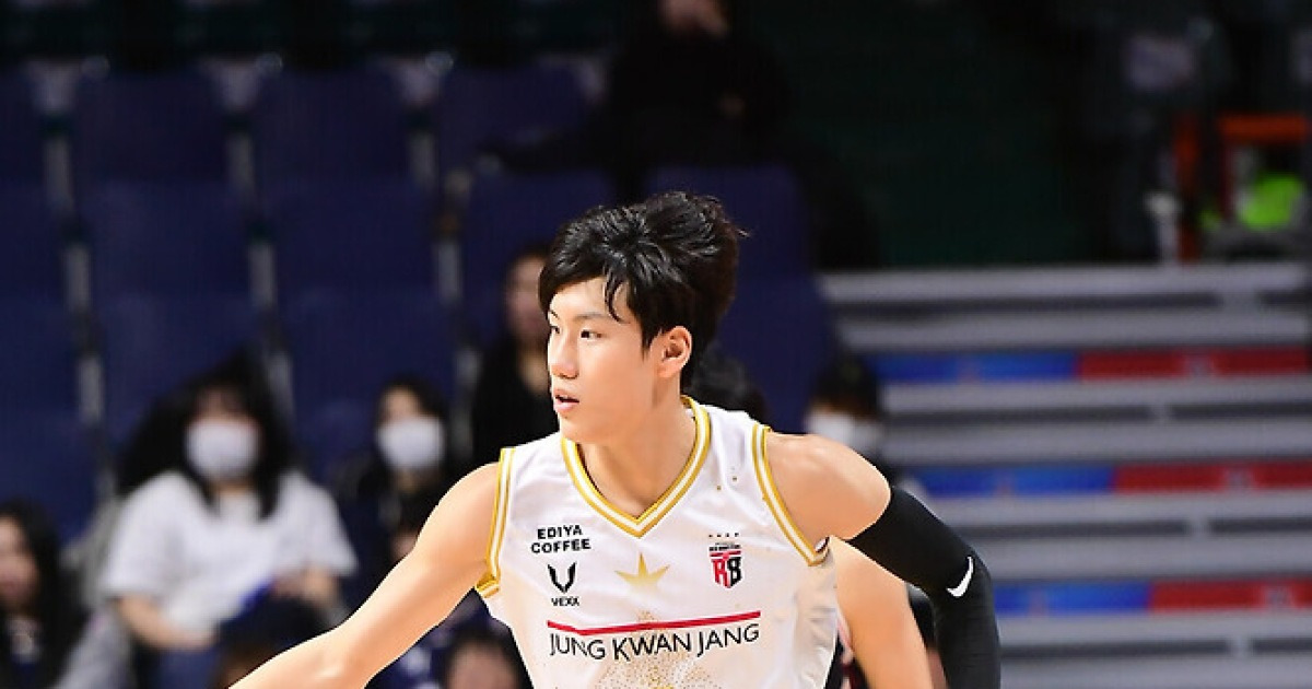 ‘1주년 축포!’ 쐐기 득점 올린 박정웅 “데뷔 1주년 경기 승리해서 더 좋다”