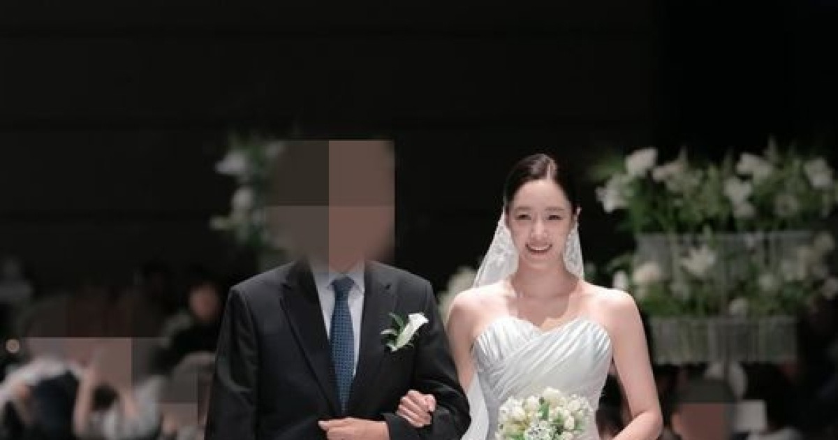 '모친상' 함은정, 父손잡고 버진로드 입장..6천만원 웨딩드레스 '감탄' [핫피플]