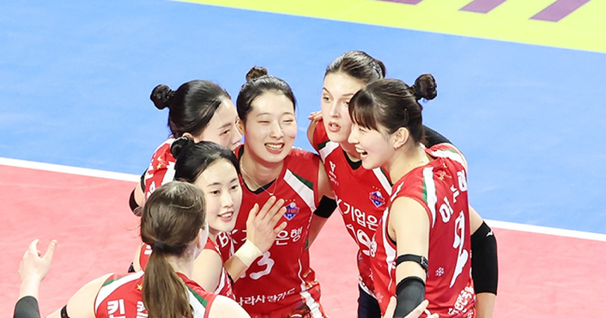 IBK기업은행, 정관장 3-0 완파…3연승+꼴찌 탈출