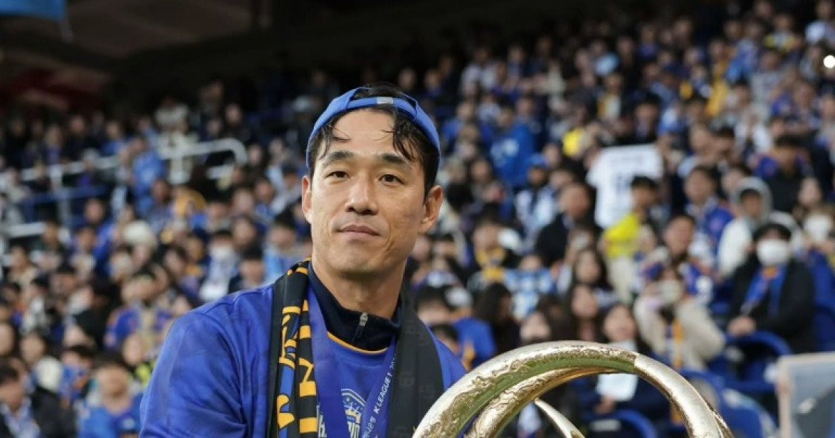 [오피셜] 한국 역대급 축구 천재, 끝내 고개 숙였다...책임지고 물러나겠다 울산과 결별 직접 발표