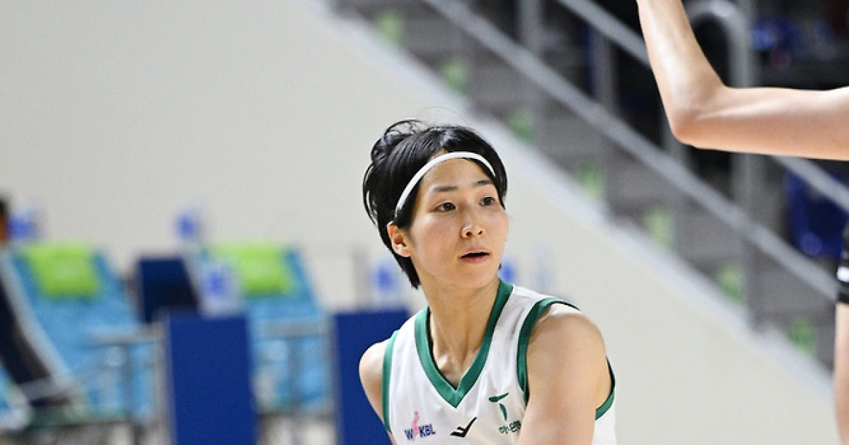 하나은행 이이지마 사키, 亞쿼터 선수 최초 ‘라운드 MVP’ 품었다 [SS시선집중]