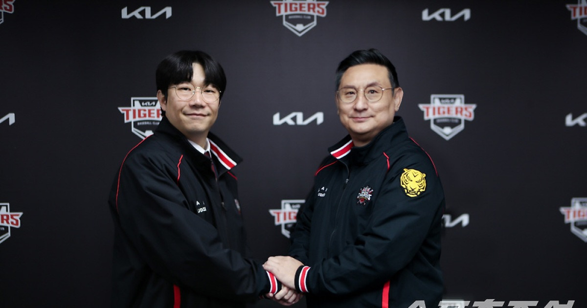 양현종에게 45억 시원하게 쏜 KIA, 왜 2년 보장 원한 최형우에겐 끝까지 무심했을까