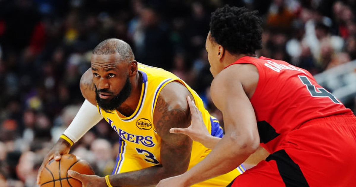 'NBA 스타' 르브론, 18년 이어온 대기록 대신 팀 승리 택했다