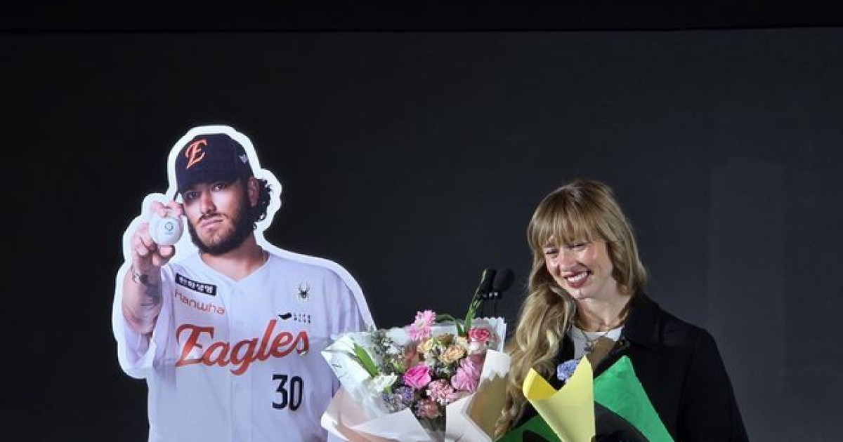 폰세는 미국으로, 아내 엠마의 한국 사랑 “딸이 말을 시작하면 한화, 이글스를 말할 것 같다”