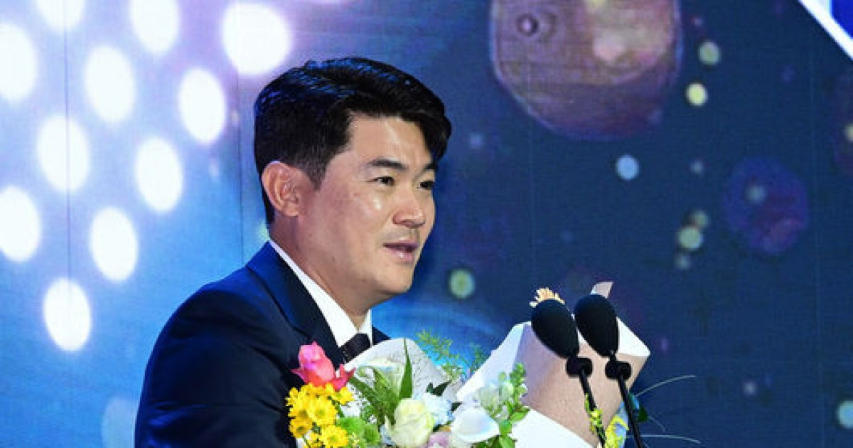 '최고령 홀드왕' 노경은, 페어플레이상 수상...SSG로는 최초 수상